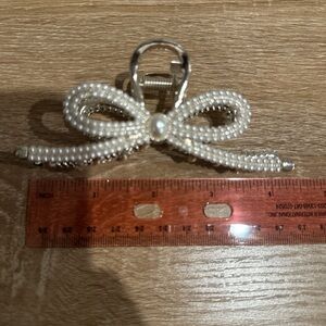 Elegant Pearl Bow Hair Clip